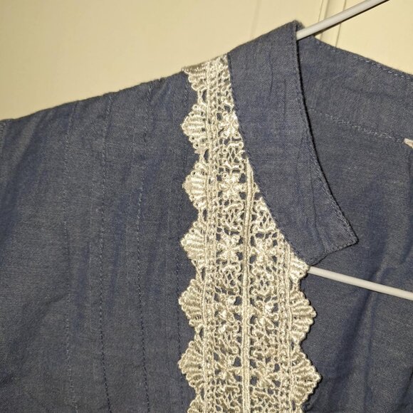 Fun and Flirt Blouse, size Large - Picture 5 of 9